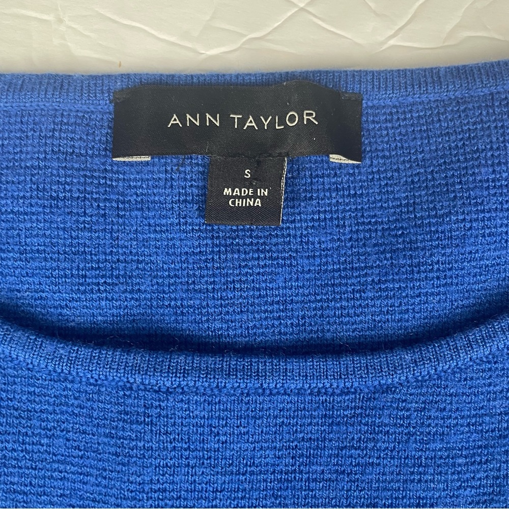 Ann Taylor Bell Long Sleeve Colorblock Sweater Top Black Blue Size Small - Picture 8 of 10